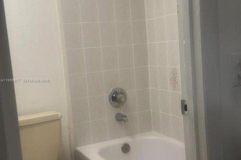 Снять в аренду кондоминиум в Майами, Флорида 2 спальни, 103.12м2, № 1994044 - фото 18