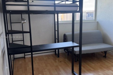 Condo in Miami, Florida, 2 bedrooms № 1994044 - photo 11