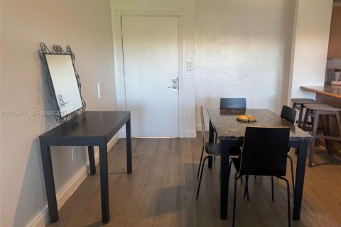 Condo in Miami, Florida, 2 bedrooms № 1994044 - photo 3