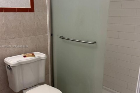 Condo in Miami, Florida, 2 bedrooms № 1994044 - photo 10