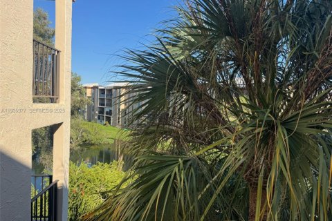 Condo in Miami, Florida, 2 bedrooms № 1994044 - photo 14