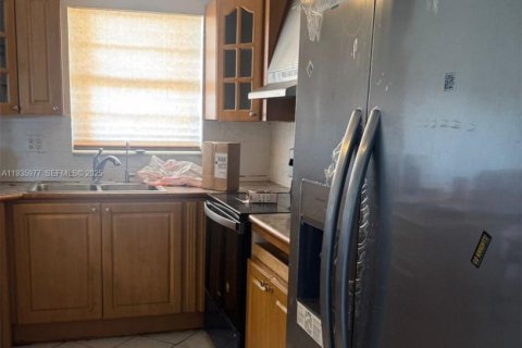 Condo in Miami, Florida, 2 bedrooms № 1994044 - photo 7