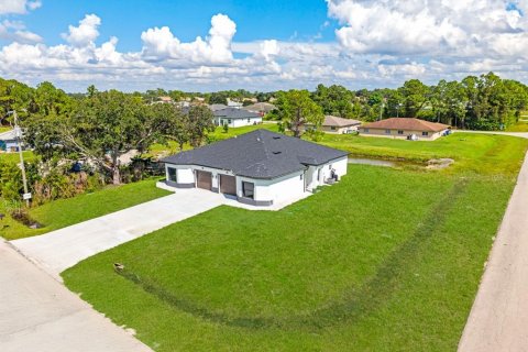 Commercial property in Lehigh Acres, Florida 111.48 sq.m. № 2421956 - photo 23