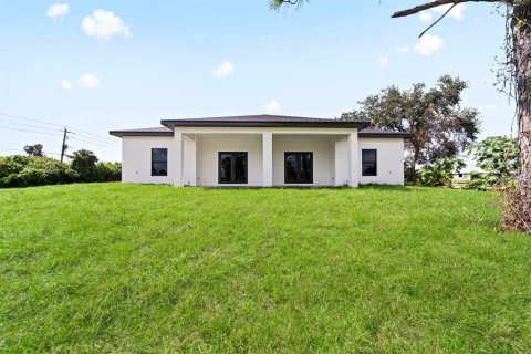 Commercial property in Lehigh Acres, Florida 111.48 sq.m. № 2421956 - photo 5