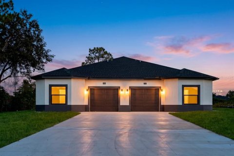 Commercial property in Lehigh Acres, Florida 111.48 sq.m. № 2421956