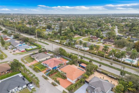 Casa en venta en Miami, Florida, 4 dormitorios, 188.13 m2 № 2007988 - foto 27