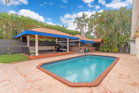 Casa en venta en Miami, Florida, 4 dormitorios, 188.13 m2 № 2007988 - foto 6