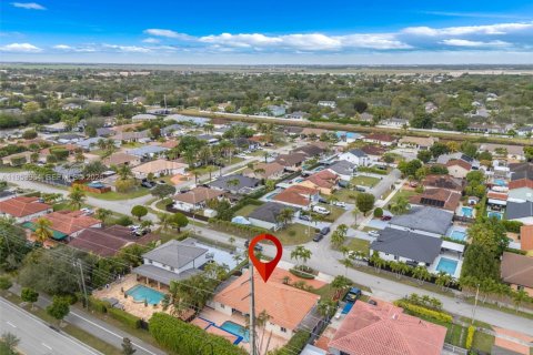 Casa en venta en Miami, Florida, 4 dormitorios, 188.13 m2 № 2007988 - foto 19