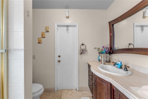 Casa en venta en Miami, Florida, 4 dormitorios, 188.13 m2 № 2007988 - foto 18