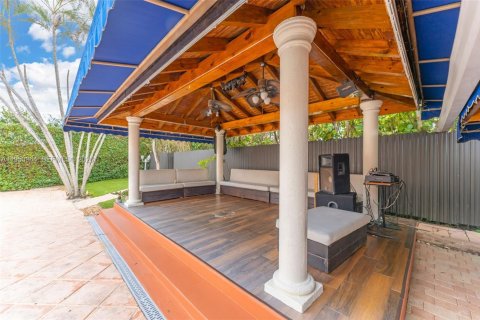 Casa en venta en Miami, Florida, 4 dormitorios, 188.13 m2 № 2007988 - foto 21