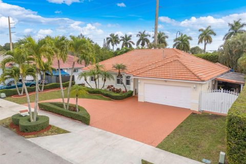 Casa en venta en Miami, Florida, 4 dormitorios, 188.13 m2 № 2007988 - foto 2