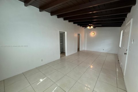 Casa en alquiler en Pompano Beach, Florida, 3 dormitorios, 88.26 m2 № 1892855 - foto 3