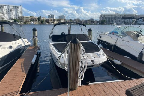 Immobilier commercial à louer à Hallandale Beach, Floride № 1092760 - photo 1