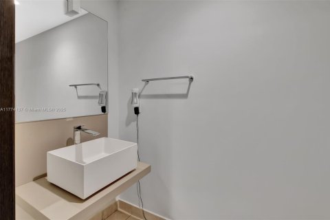 Купить кондоминиум в Майами, Флорида 2 спальни, 134.34м2, № 1959563 - фото 28