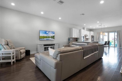 Townhouse in LAKESHORE in Winter Garden, Florida 3 bedrooms, 190.64 sq.m. № 1912425 - photo 5