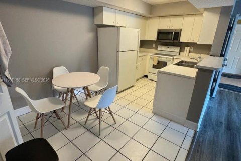 Condominio en venta en Coconut Creek, Florida, 1 dormitorio, 78.6 m2 № 2028469 - foto 21