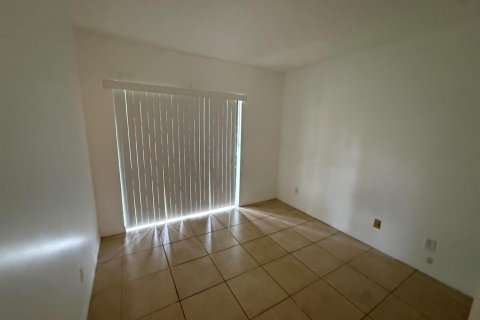 Condo in Hollywood, Florida, 2 bedrooms  № 2251199 - photo 11