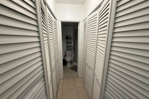 Condo in Hollywood, Florida, 2 bedrooms  № 2251199 - photo 7