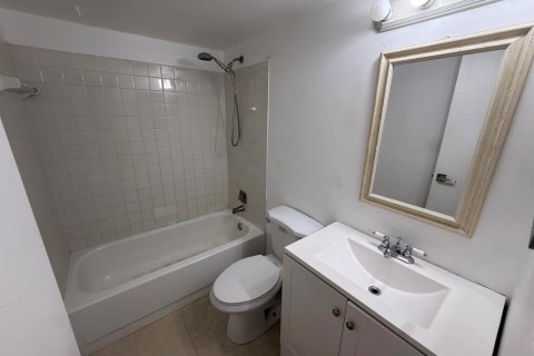 Condo in Hollywood, Florida, 2 bedrooms  № 2251199 - photo 10