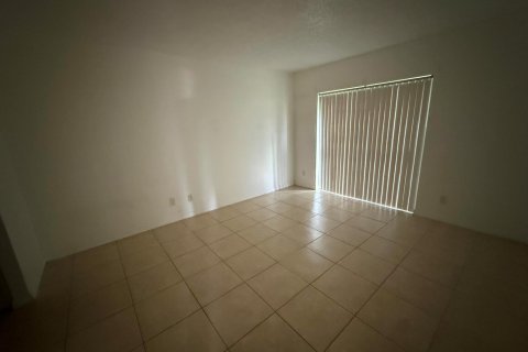 Condo in Hollywood, Florida, 2 bedrooms  № 2251199 - photo 12