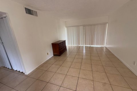 Condo in Hollywood, Florida, 2 bedrooms  № 2251199 - photo 4