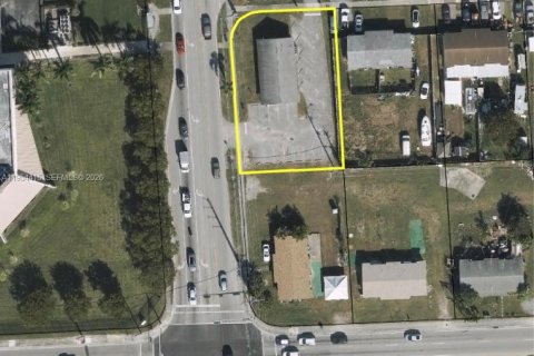Commercial property in Miami, Florida 120.77 sq.m. № 2009137