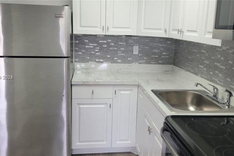 Condominio en venta en Sunrise, Florida, 1 dormitorio, 54.81 m2 № 1936330 - foto 2