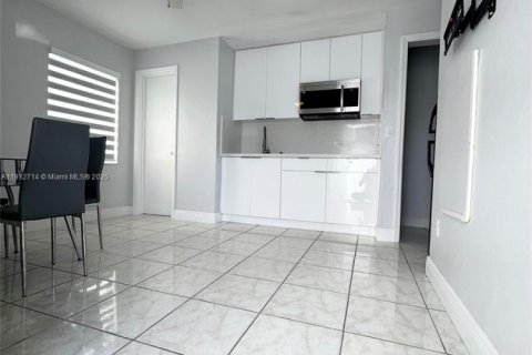 Appartement à louer à Hialeah, Floride: 1 chambre, 108.32 m2 № 1969106 - photo 1