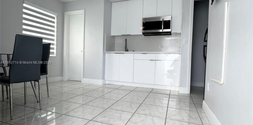 Appartement à Hialeah, Floride 1 chambre, 108.32 m2 № 1969106