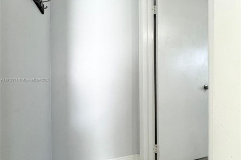 Appartement à louer à Hialeah, Floride: 1 chambre, 108.32 m2 № 1969106 - photo 10