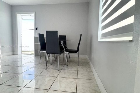 Appartement à louer à Hialeah, Floride: 1 chambre, 108.32 m2 № 1969106 - photo 3