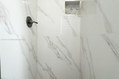 Appartement à louer à Hialeah, Floride: 1 chambre, 108.32 m2 № 1969106 - photo 4