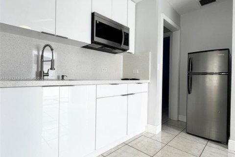 Appartement à louer à Hialeah, Floride: 1 chambre, 108.32 m2 № 1969106 - photo 2