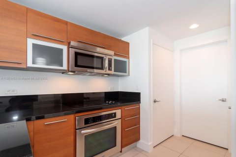 Condo in Miami, Florida, 2 bedrooms  № 1418405 - photo 15
