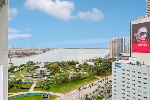 Condo in Miami, Florida, 2 bedrooms  № 1418405 - photo 9