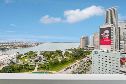 Condo in Miami, Florida, 2 bedrooms  № 1418405 - photo 2