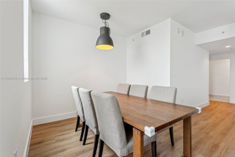 Condo in Miami, Florida, 2 bedrooms  № 1418405 - photo 11