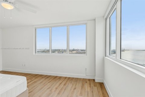 Condo in Miami, Florida, 2 bedrooms  № 1418405 - photo 22