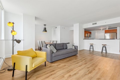 Condo in Miami, Florida, 2 bedrooms  № 1418405 - photo 5