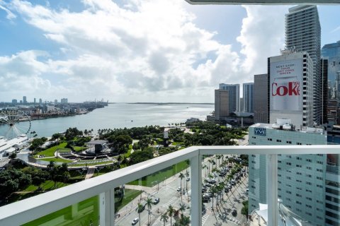 Condo in Miami, Florida, 2 bedrooms  № 1418405 - photo 1