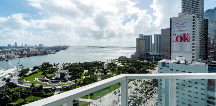 Condo in Miami, Florida, 2 bedrooms  № 1418405