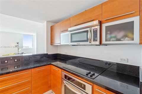 Condo in Miami, Florida, 2 bedrooms  № 1418405 - photo 18
