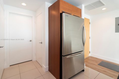 Condo in Miami, Florida, 2 bedrooms  № 1418405 - photo 17