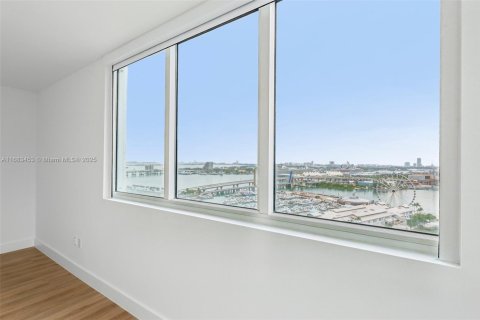 Condo in Miami, Florida, 2 bedrooms  № 1418405 - photo 29