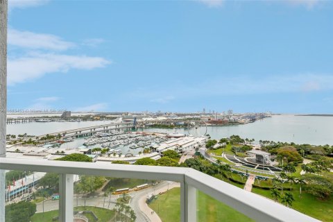 Condo in Miami, Florida, 2 bedrooms  № 1418405 - photo 4