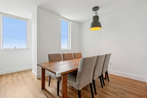 Condo in Miami, Florida, 2 bedrooms  № 1418405 - photo 10