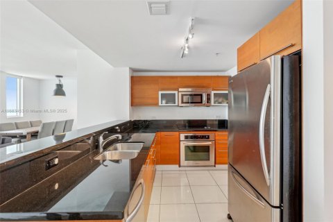 Condo in Miami, Florida, 2 bedrooms  № 1418405 - photo 14