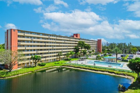 Condominio en venta en Miami, Florida, 1 dormitorio, 96.25 m2 № 1699112 - foto 4