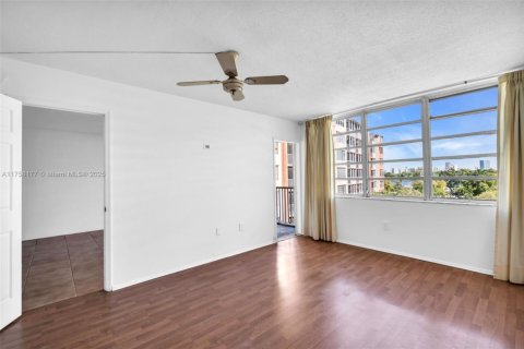 Condominio en venta en Miami, Florida, 1 dormitorio, 96.25 m2 № 1699112 - foto 27