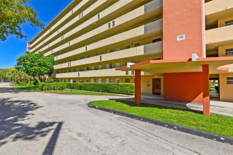 Condominio en venta en Miami, Florida, 1 dormitorio, 96.25 m2 № 1699112 - foto 15